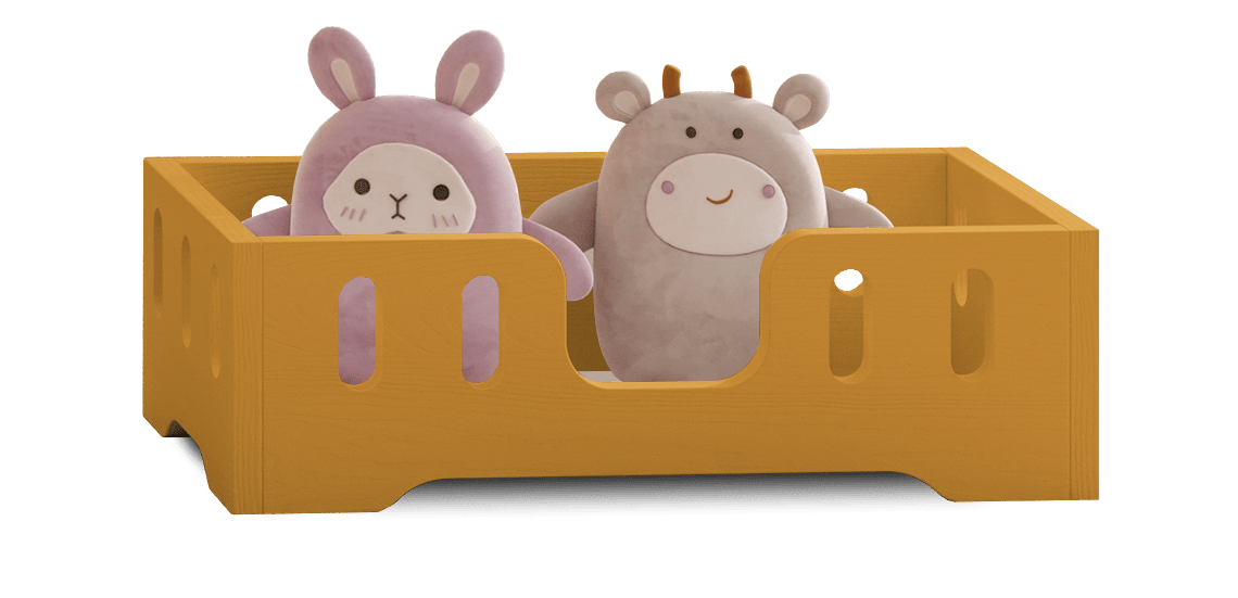 Holzpuppenbett mit länglichen Aussparungen in den Schutzgittern aus Kiefernsperrholz in Senfgelb
